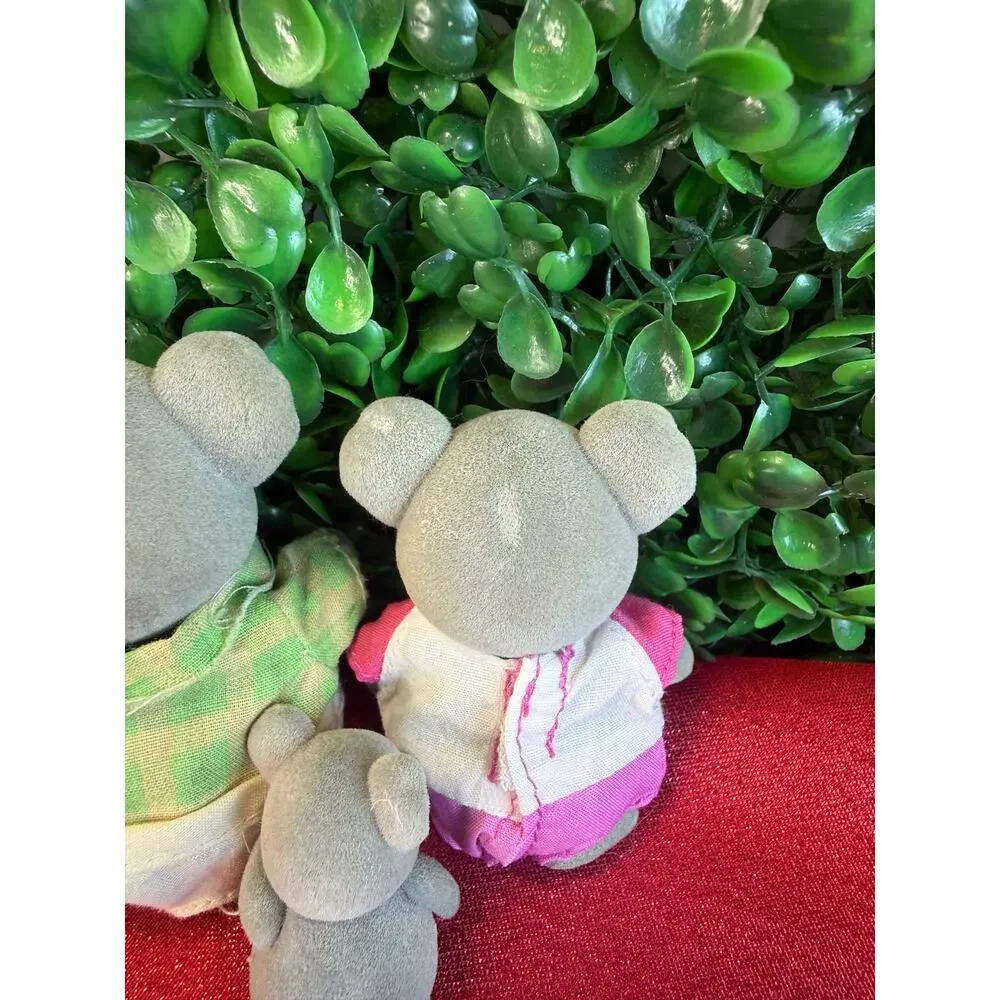 Lil Woodzeez Canberra Koala Family 4 Pack Flocked Gray Figures Outfits